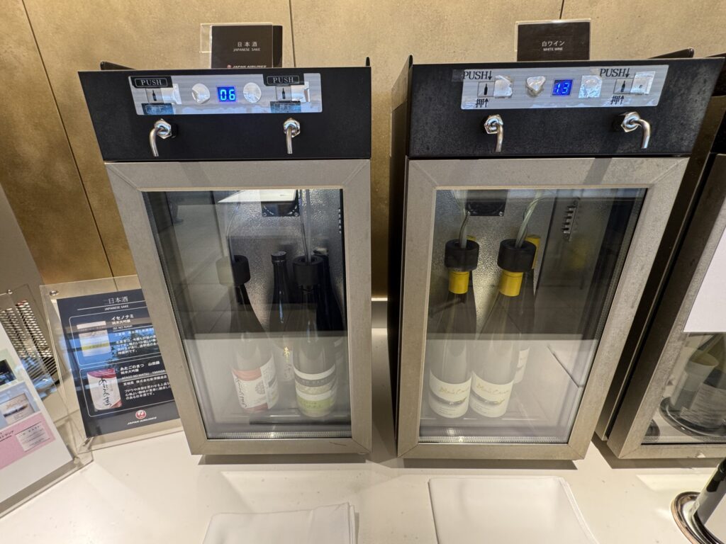 JALファーストクラスラウンジ フードエリア アルコール