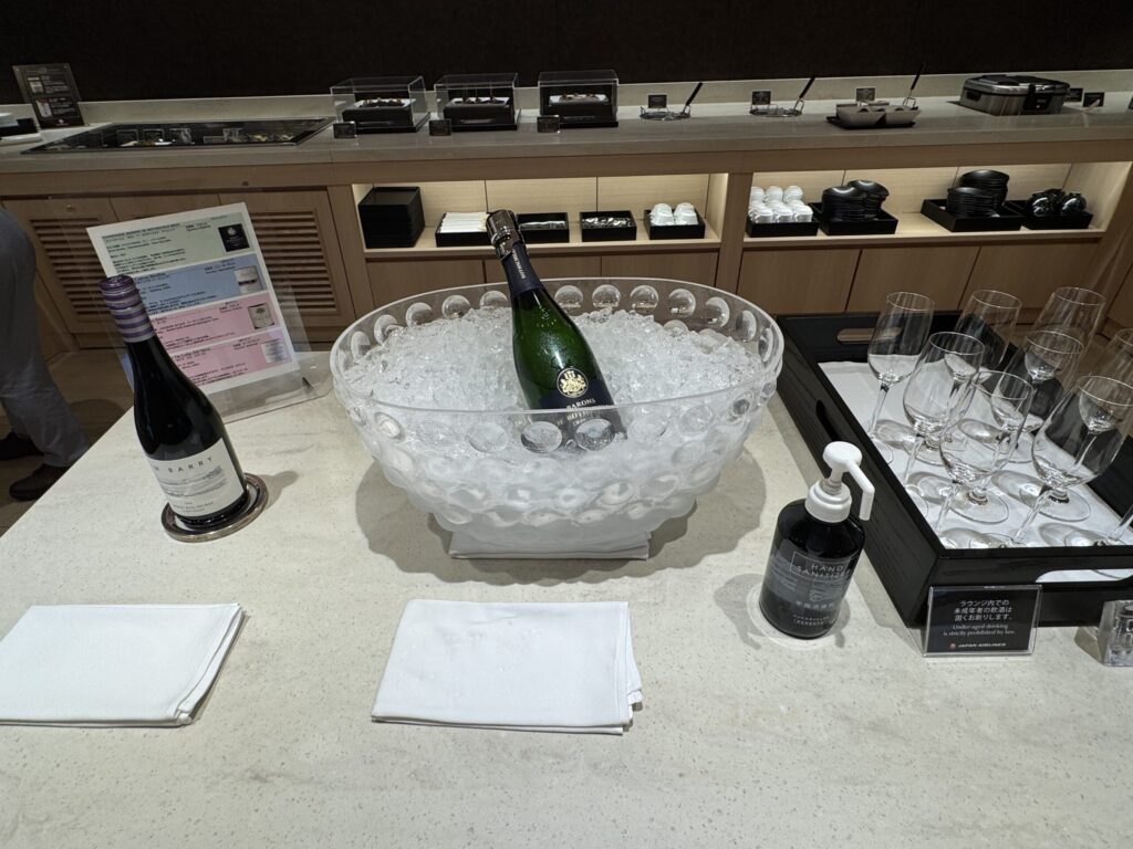 JALファーストクラスラウンジ お寿司カウンター アルコール