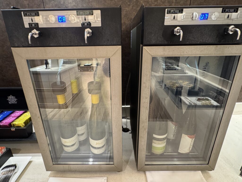 JALファーストクラスラウンジ お寿司カウンター アルコール