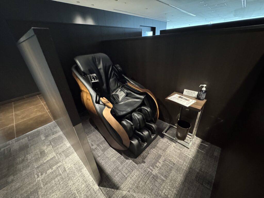JALファーストクラスラウンジ JAL's SALON マッサージ機