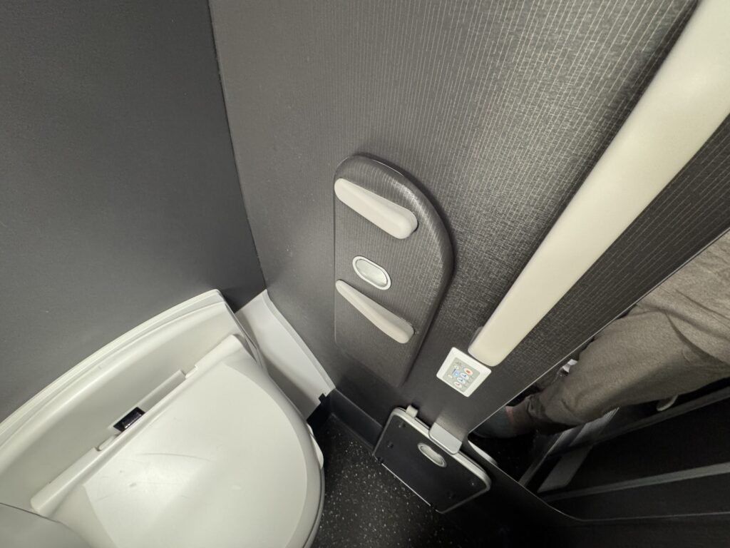 JAL国際線ファーストクラス トイレ 洗面スペース