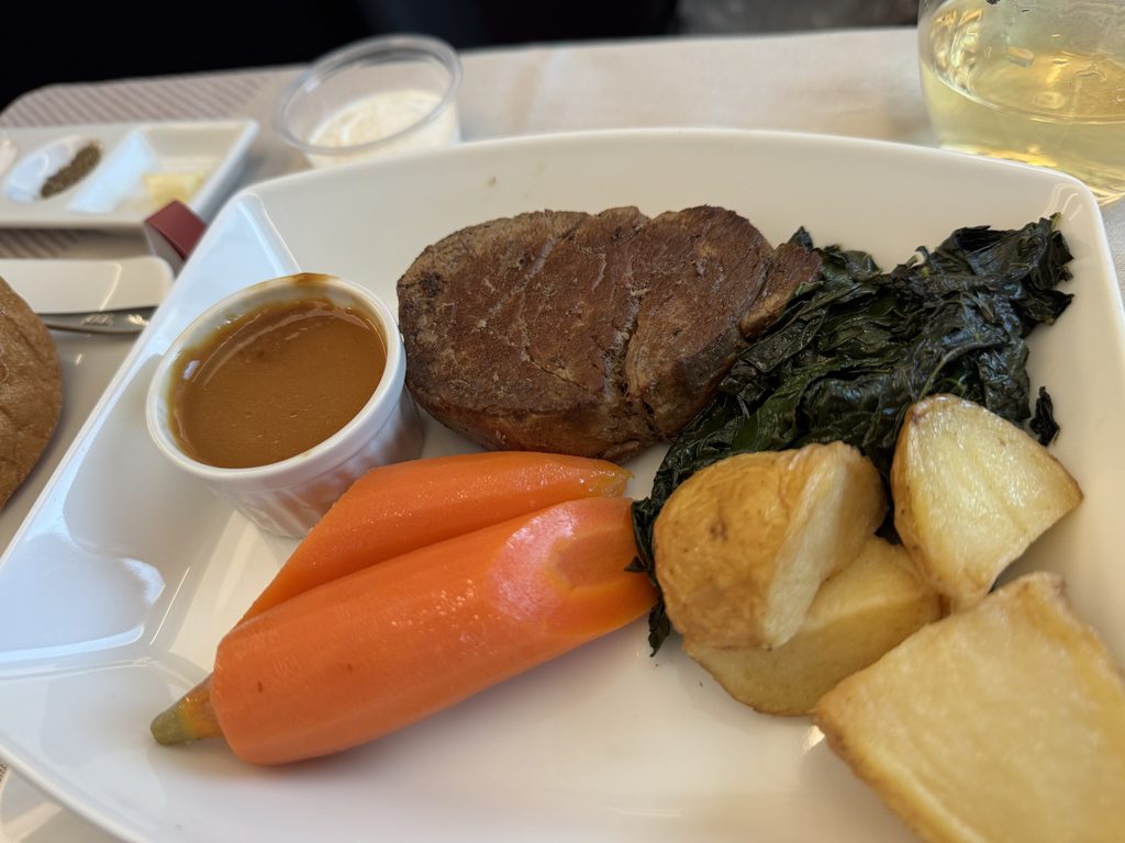 JAL A350-1000 機内食 メイン ステーキ