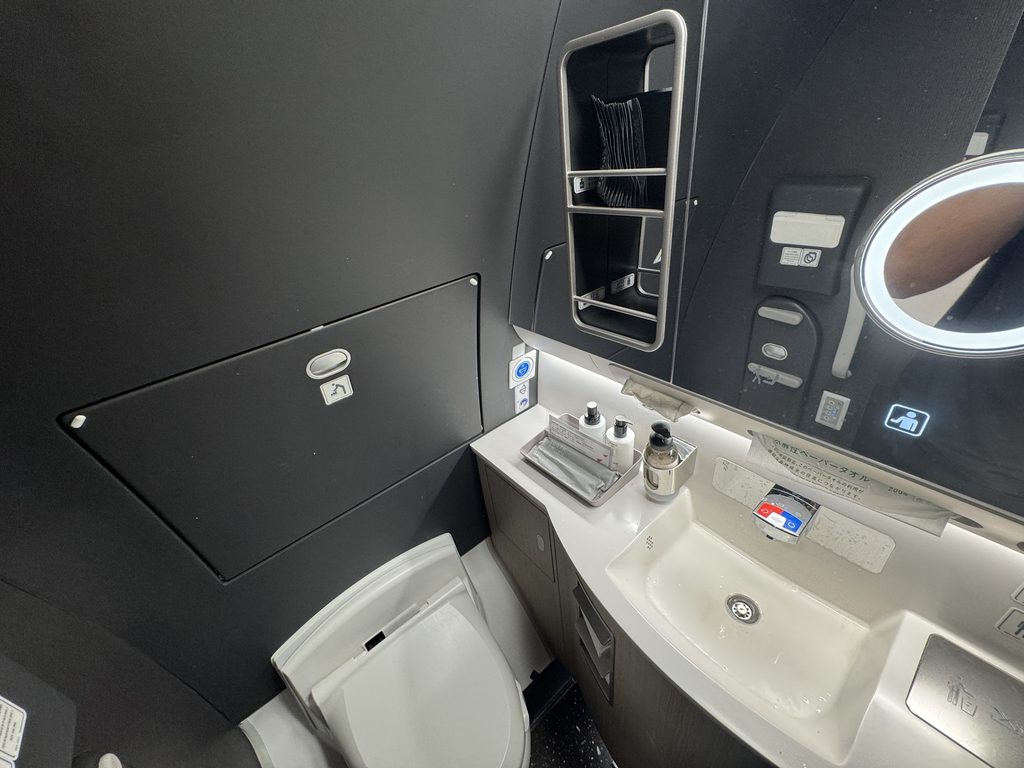JAL A350-1000 トイレ 洗面