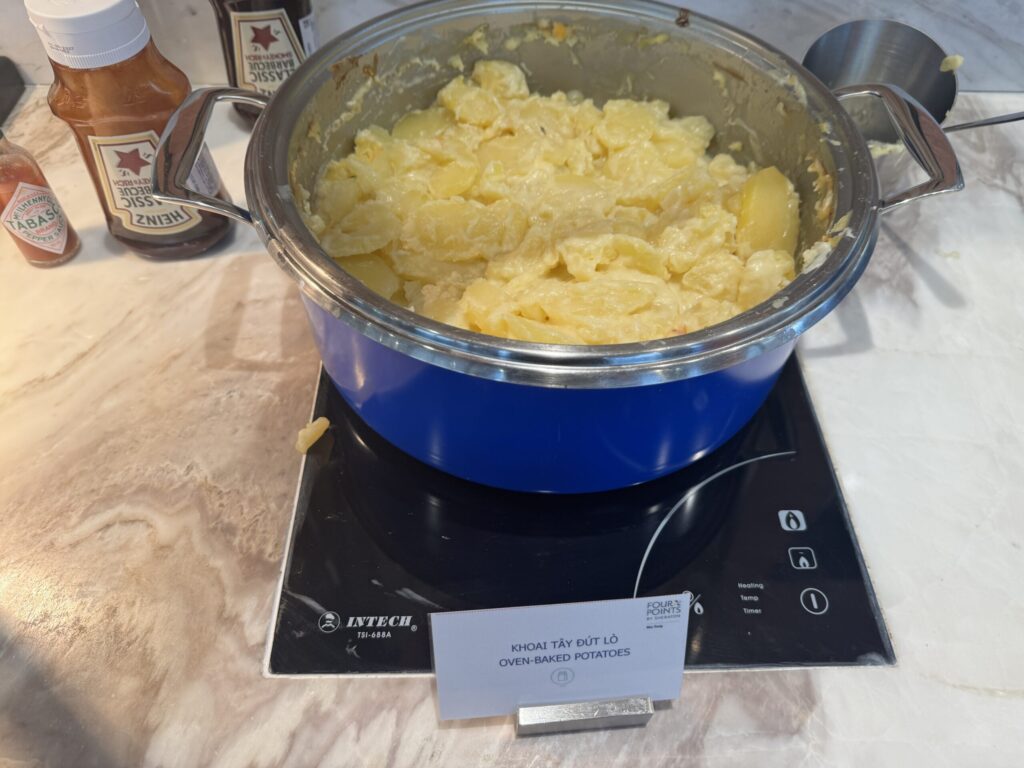 朝食のポテトのオーブン焼き