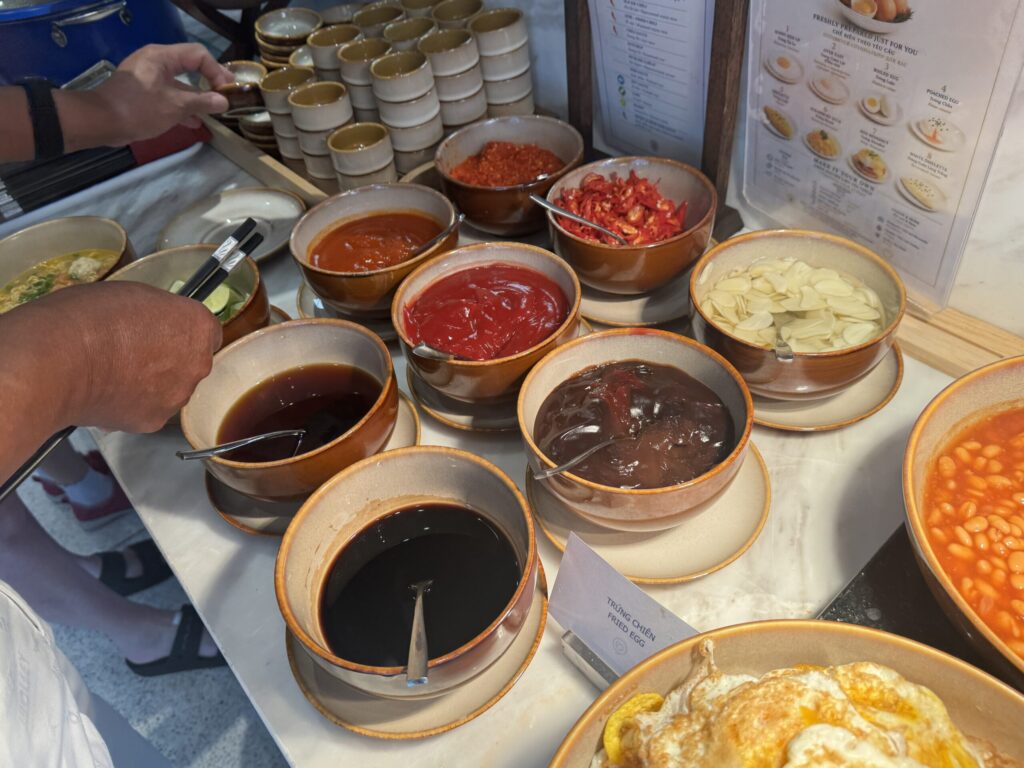 料理に添えるソースや薬味